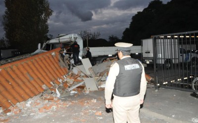 Un camión chocó contra una garita en Costanera Sur: murió un vigilador